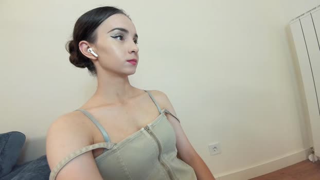 ehotlovea Female Chaturbate 02-09-2025