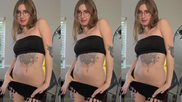 emma_ruby Female Chaturbate 20-10-2025