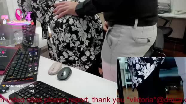 milf_viktoria Couple Chaturbate 22-10-2025