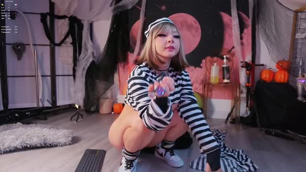 mollyflwers Female Chaturbate 24-10-2025