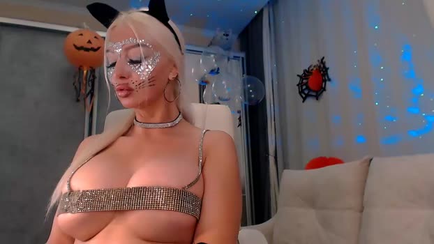 tremendous_blondie Female Chaturbate 31-10-2025