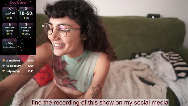 venus_in_jeans Female Chaturbate 24-11-2025
