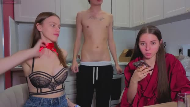 ihavepaws33 Couple Chaturbate 28-11-2025