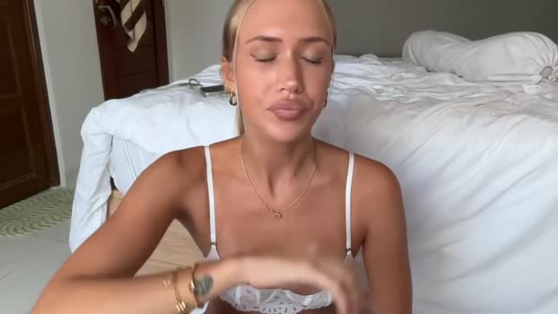 livslifee Female Chaturbate 02-12-2025