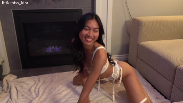 littlemiss_kira Female Chaturbate 07-12-2025