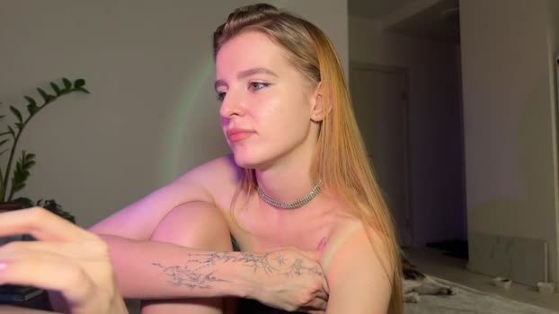 nura_foxx Female Chaturbate 14-12-2025