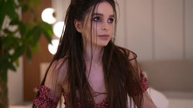 dovia Female Chaturbate 17-12-2025
