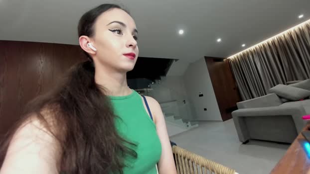 ehotlovea Female Chaturbate 17-12-2025