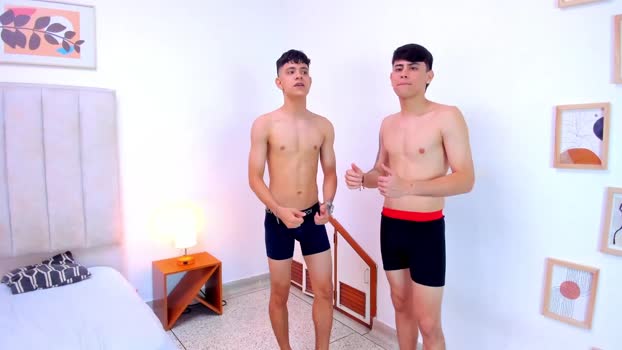 twogirls2boys Couple Chaturbate 21-12-2025