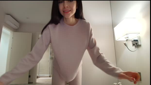 milla_bella Female Chaturbate 24-12-2025