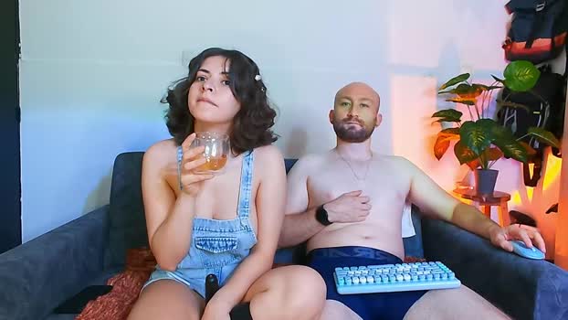 holly_and_honey_69 Couple Chaturbate 25-12-2025