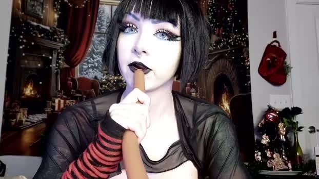 ivey_strigoi Female Chaturbate 04-01-2026