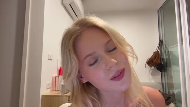 laraineprada Female Chaturbate 22-01-2026