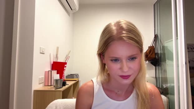 laraineprada Female Chaturbate 23-01-2026