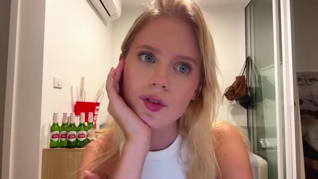 laraineprada Female Chaturbate 26-01-2026
