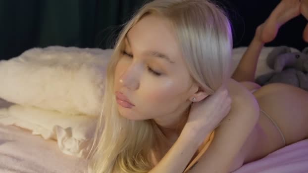 wladilia Female Chaturbate 28-01-2026