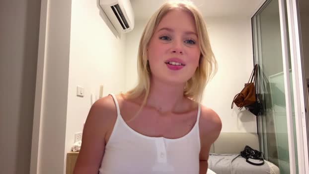 laraineprada Female Chaturbate 02-02-2026