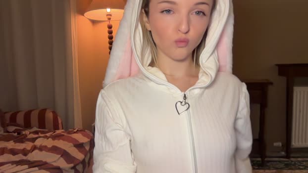 lucydelovely Female Chaturbate 07-04-2026