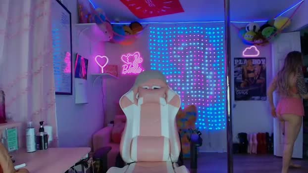 laurenlotus Female Chaturbate 15-04-2026