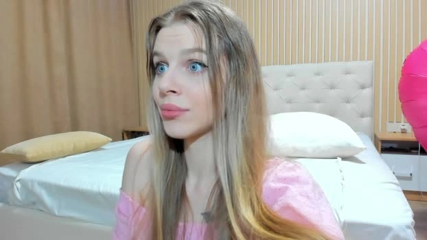 mila_polly_and_forester 20-04-2026 Cam Show wet play