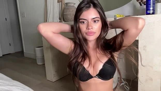 poutyselena 27-04-2026 Cam Show yummy analtoy