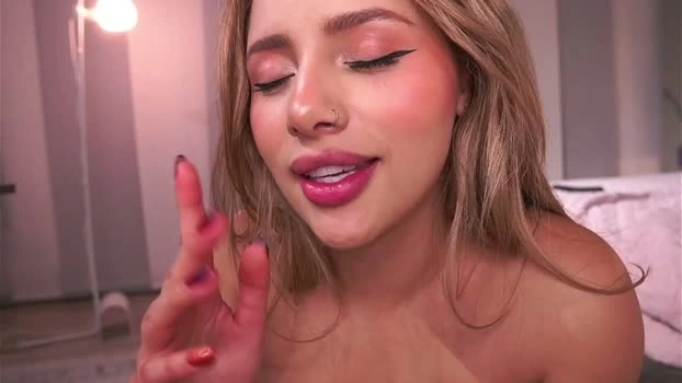 nina_mon 29-04-2026 Cam Show legs toys