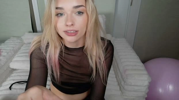ellalowe 17-05-2026 Cam Show naughty striptease