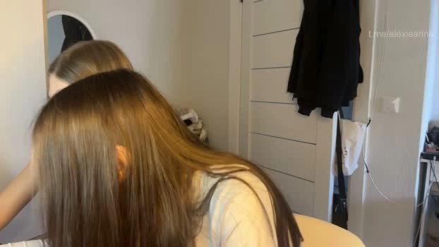 vx_arina 17-05-2026 Cam Show skinny legs