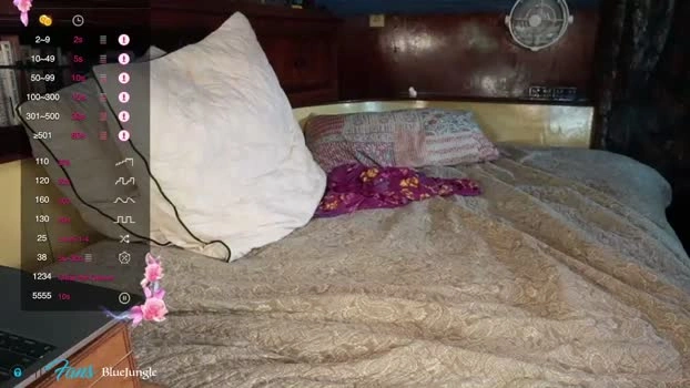 blue_xx_ 24-05-2026 Cam Show legs hard