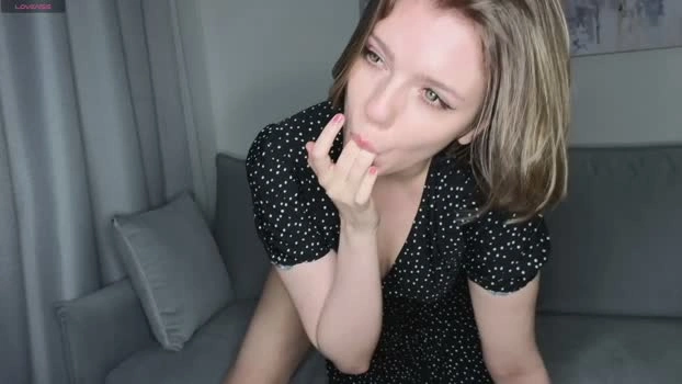 missvikiki 27-05-2026 Cam Show kink lick
