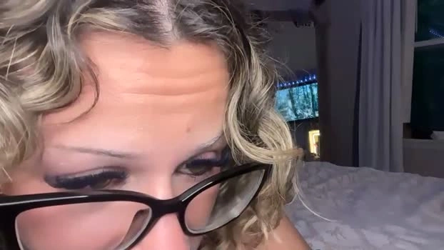 cici1900 10-06-2026 Cam Show kissing legs