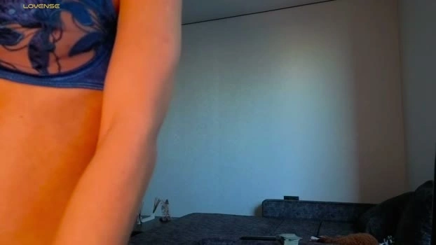 hoaarisa 28-06-2026 Cam Show ass spanking