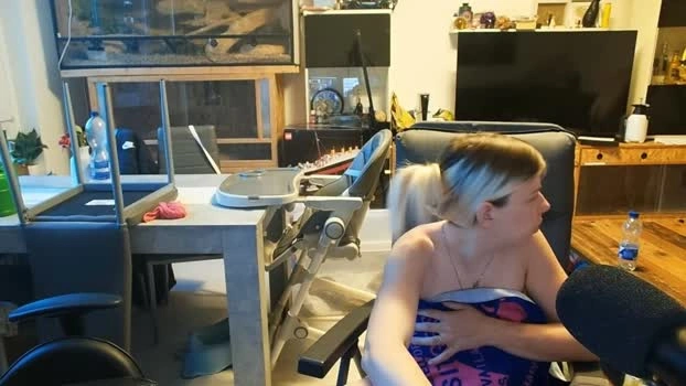 julia_official 28-06-2026 Cam Show toys fuckme