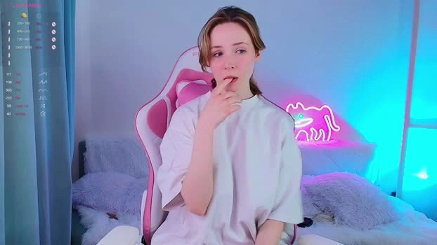 poompoompeach_ 22-07-2026 Cam Show strip naughty